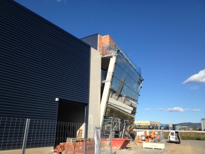 Construcció nau i local comercial a Salt, Girona